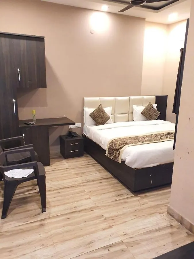 Hotel Bala Ji Inn Varanasi 5*,